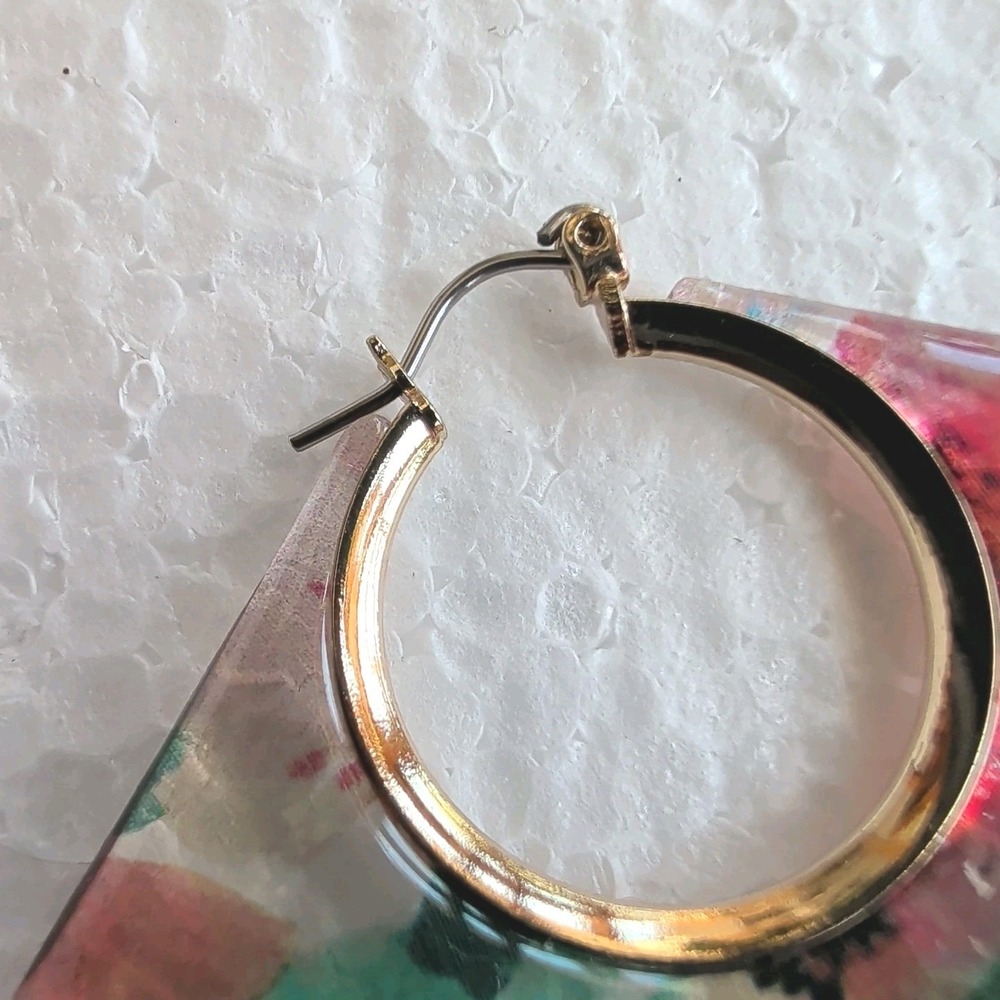 Parker Rose Acrylic Multicolor Floral Retro HOOP Earrings 1.5 x 2" Gold Tone - Picture 5 of 5